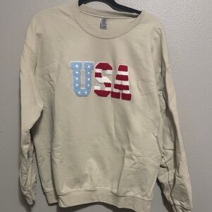 Gildan Cream USA Graphic Sweatshirt